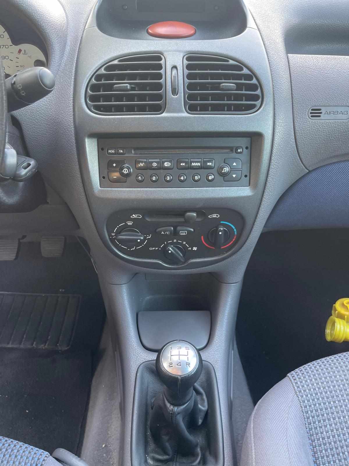 peugeot-206-1-1-2002-gasolina-1124cc