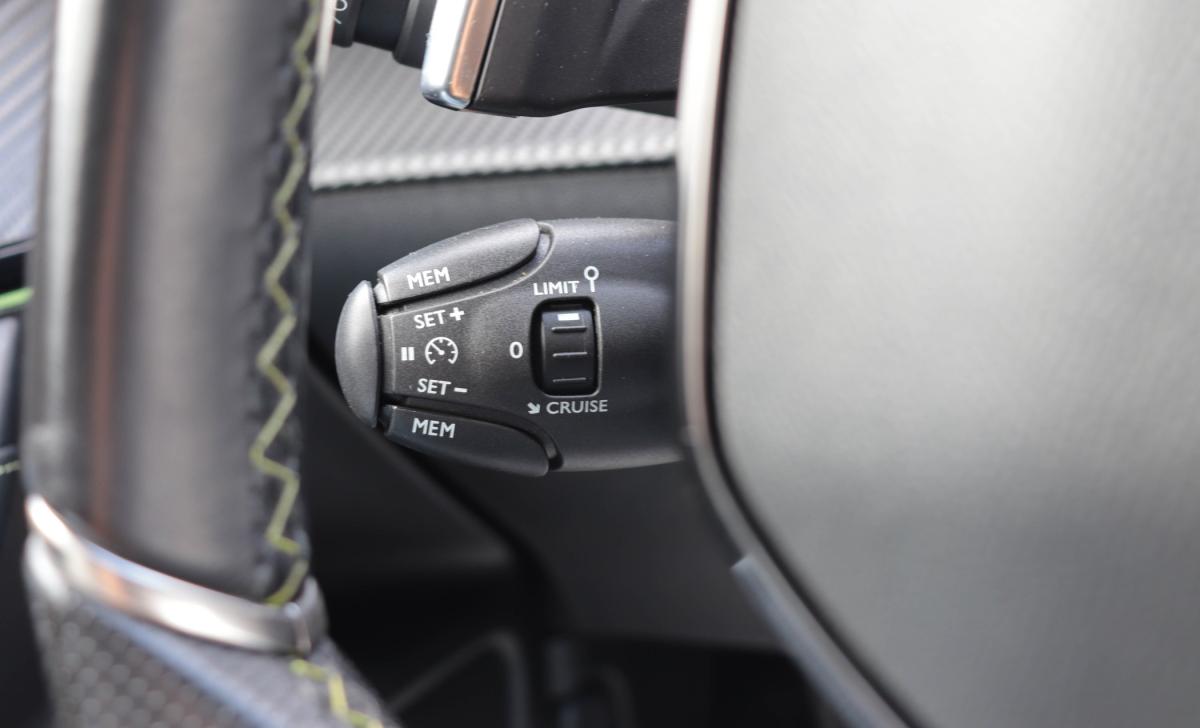peugeot-2008-2022-gasolina-1199cc