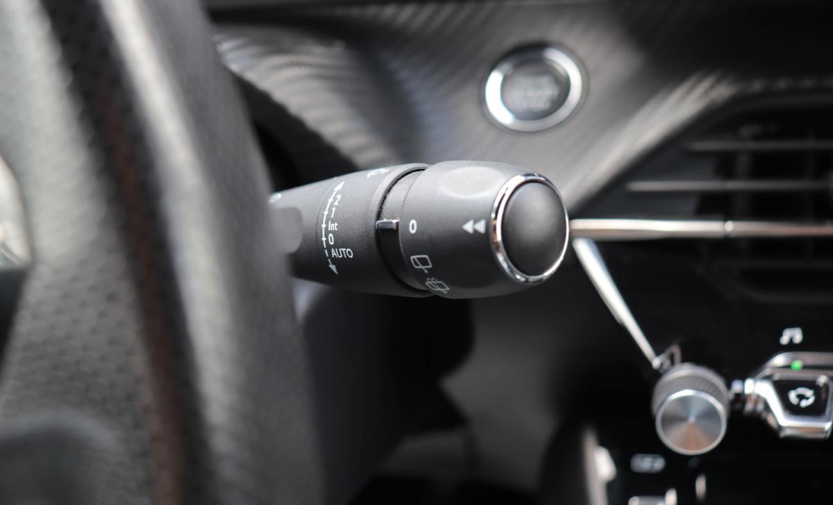 peugeot-2008-2022-gasolina-1199cc