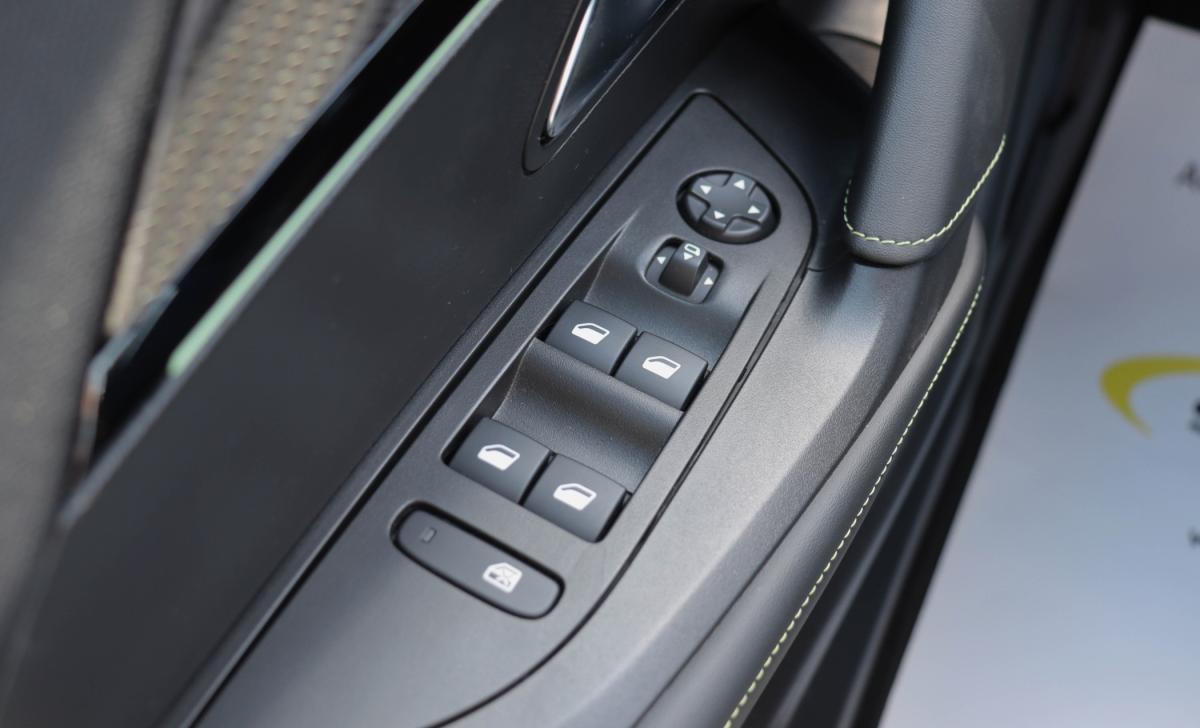peugeot-2008-2022-gasolina-1199cc