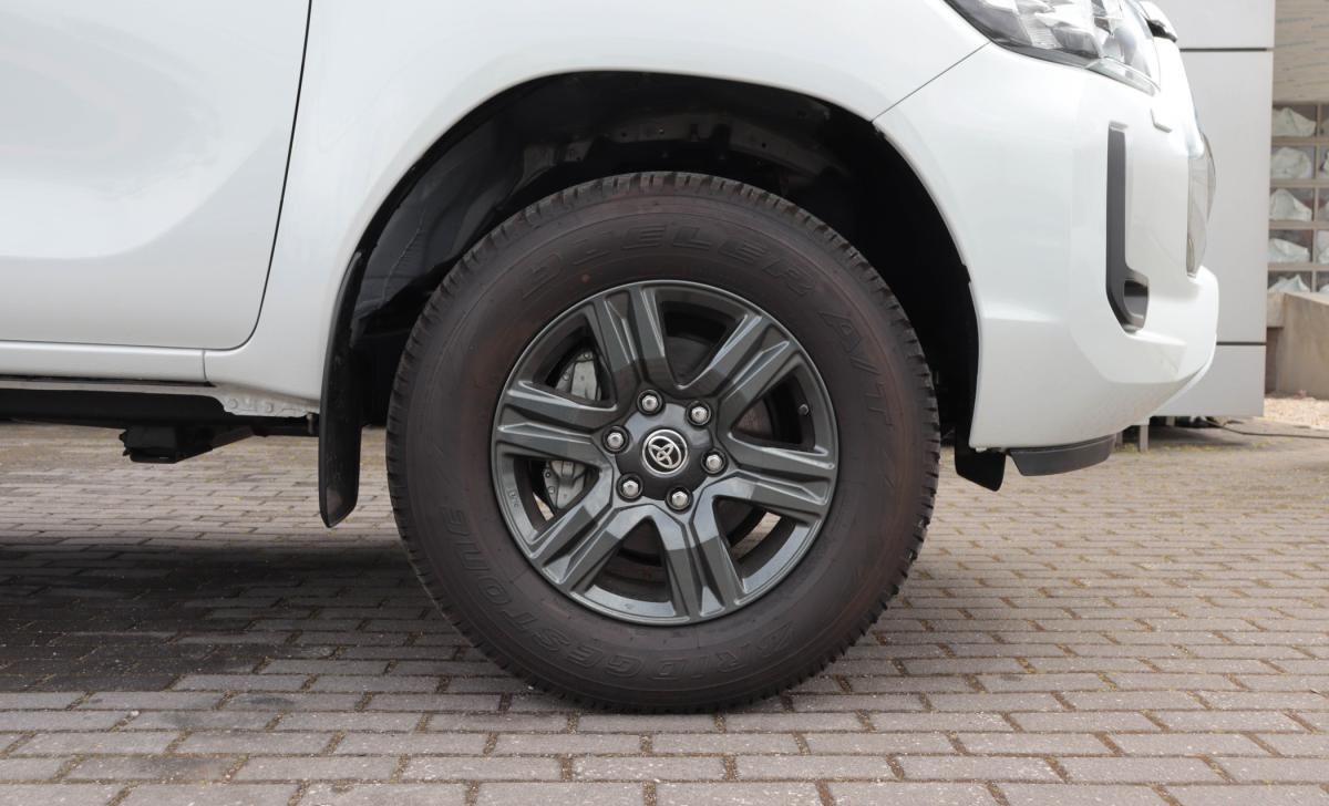 toyota-hilux-2025-diesel-2393cc