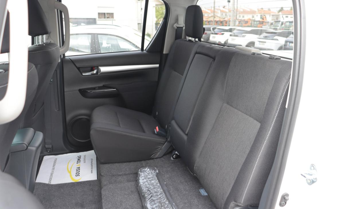toyota-hilux-2025-diesel-2393cc