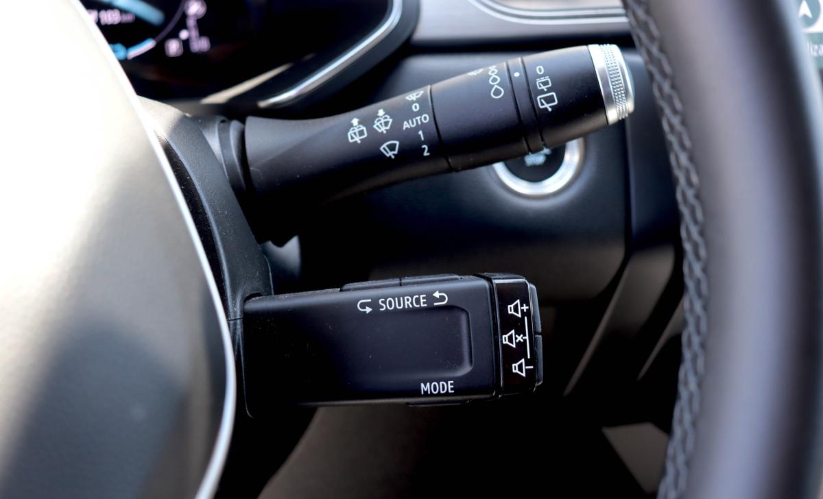 renault-captur-2022-hibrido-a-gasolina-1598cc