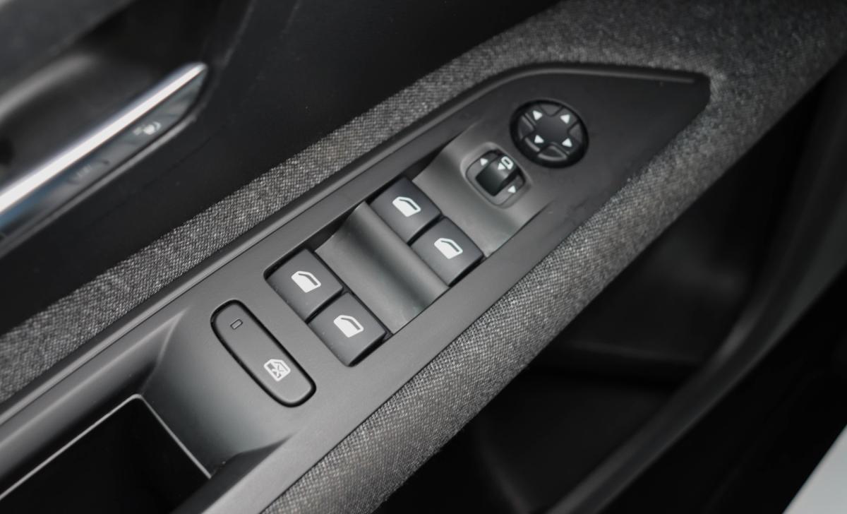 peugeot-3008-2022-gasolina-1199cc