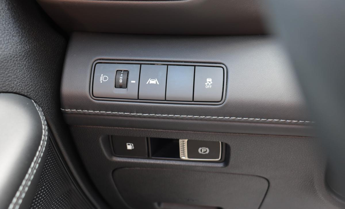 hyundai-santa-fe-2023-hibrido-a-gasolina-1598cc