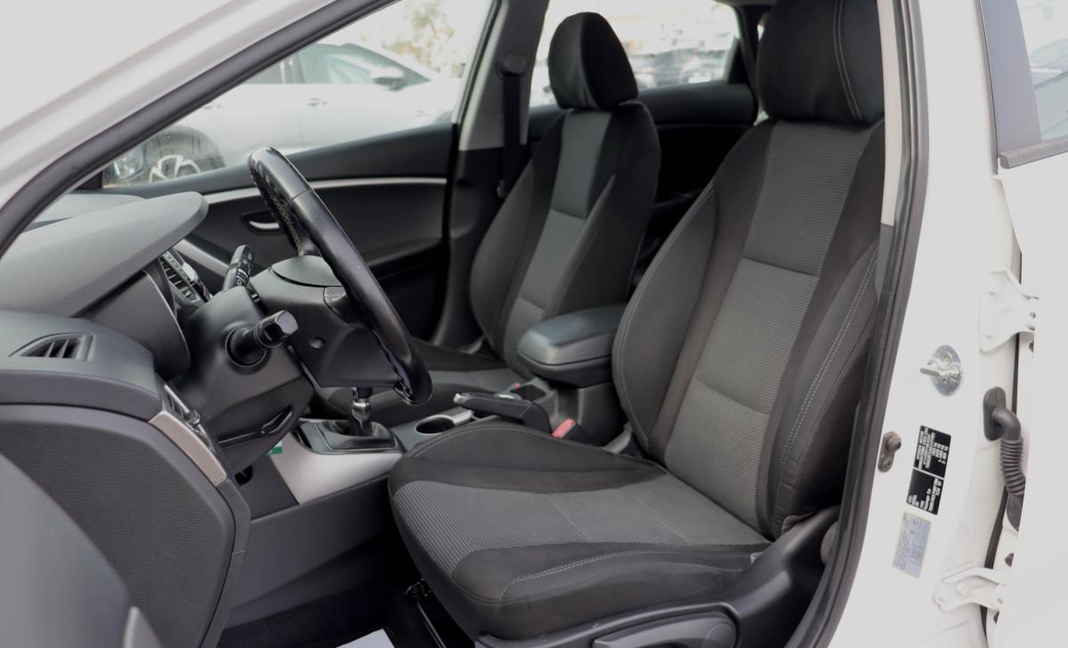 hyundai-i30-2013-diesel-1582cc