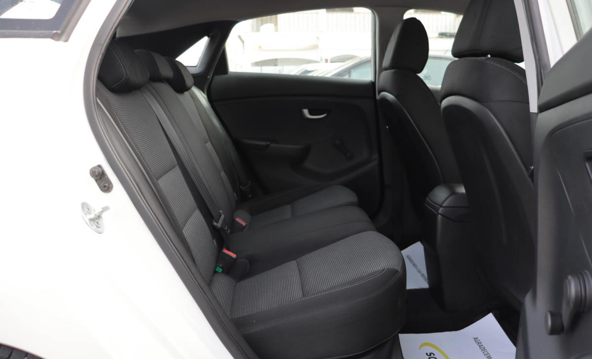 hyundai-i30-2013-diesel-1582cc