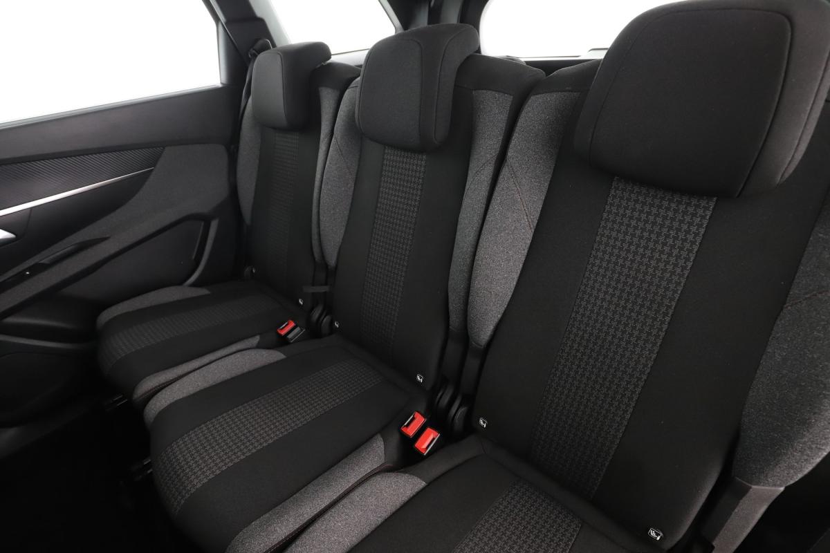 peugeot-5008-2023-gasolina-1199cc