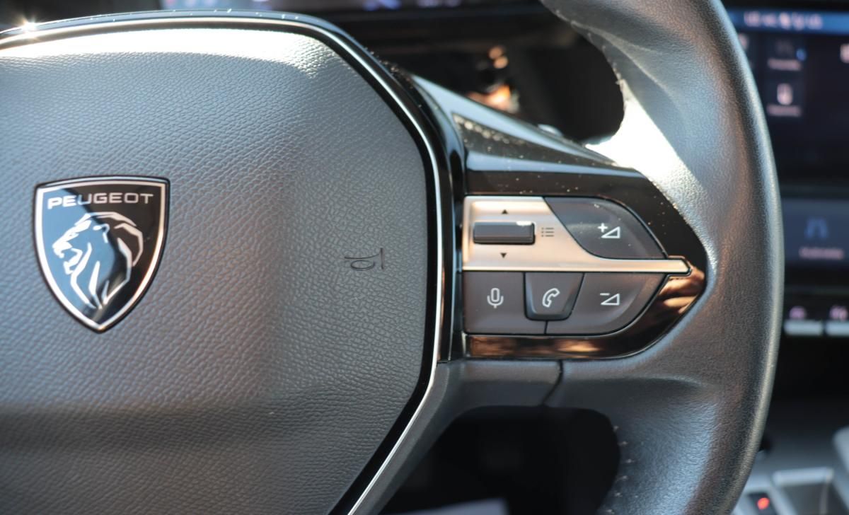 peugeot-308-2023-gasolina-1199cc