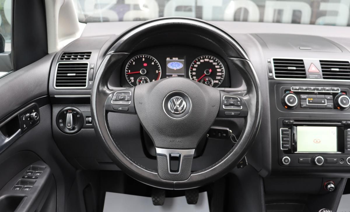 volkswagen-touran-2012-diesel-1598cc