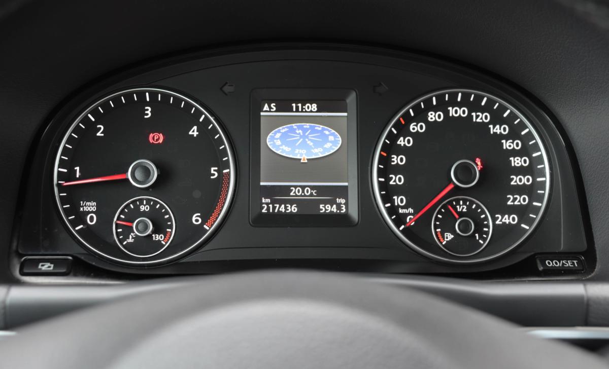 volkswagen-touran-2012-diesel-1598cc
