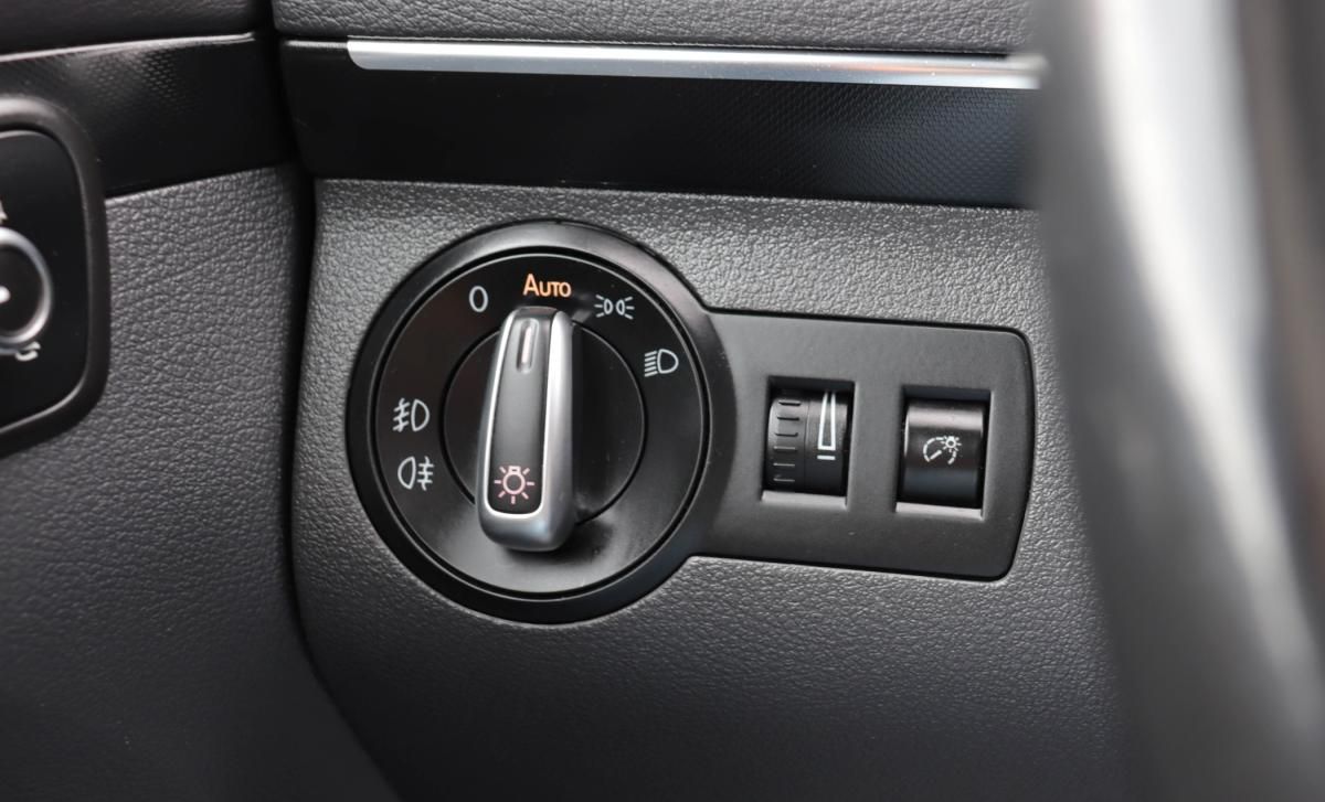 volkswagen-touran-2012-diesel-1598cc