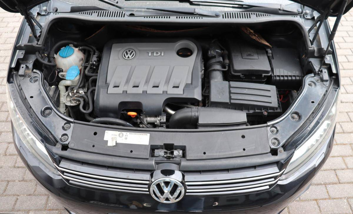 volkswagen-touran-2012-diesel-1598cc