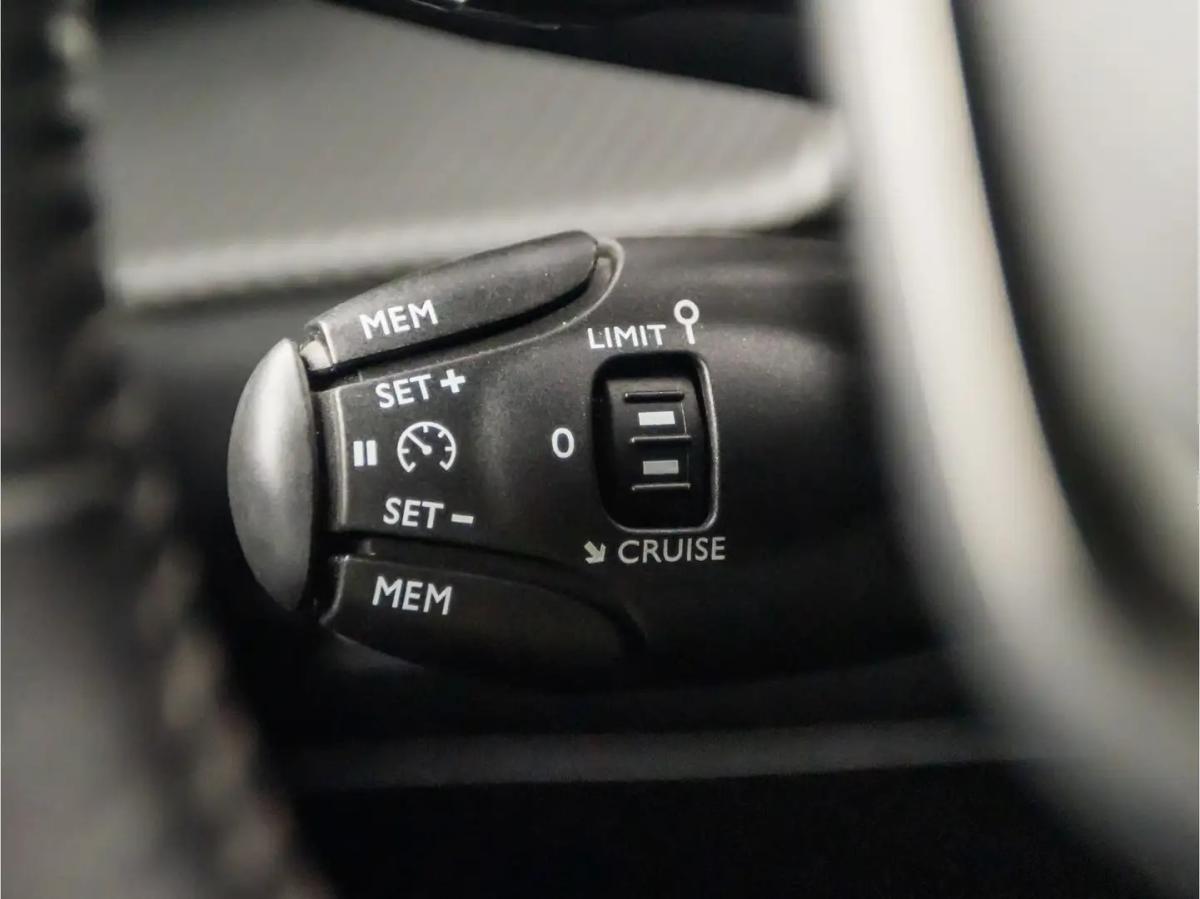 peugeot-2008-2021-gasolina-1199cc