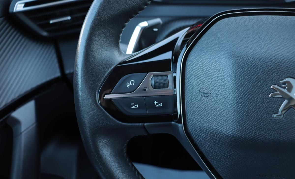peugeot-2008-2022-gasolina-1199cc