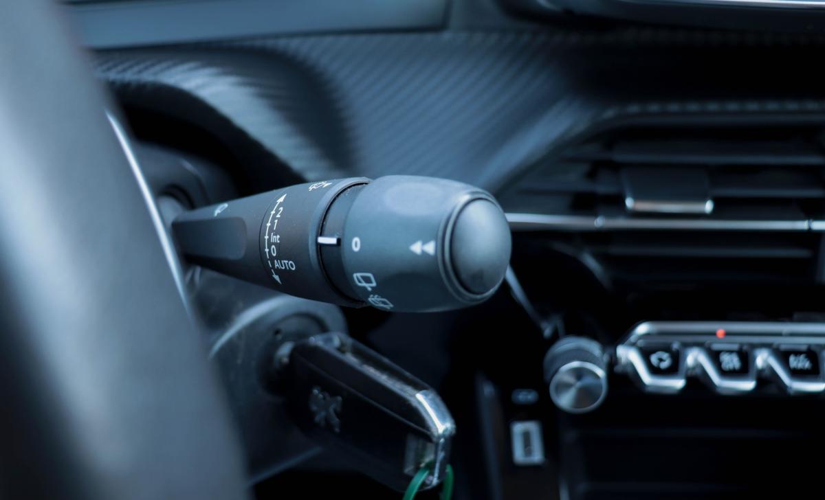 peugeot-2008-2022-gasolina-1199cc