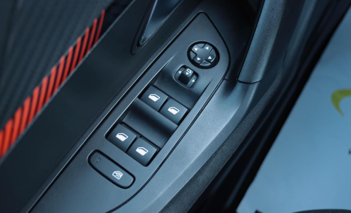 peugeot-2008-2022-gasolina-1199cc