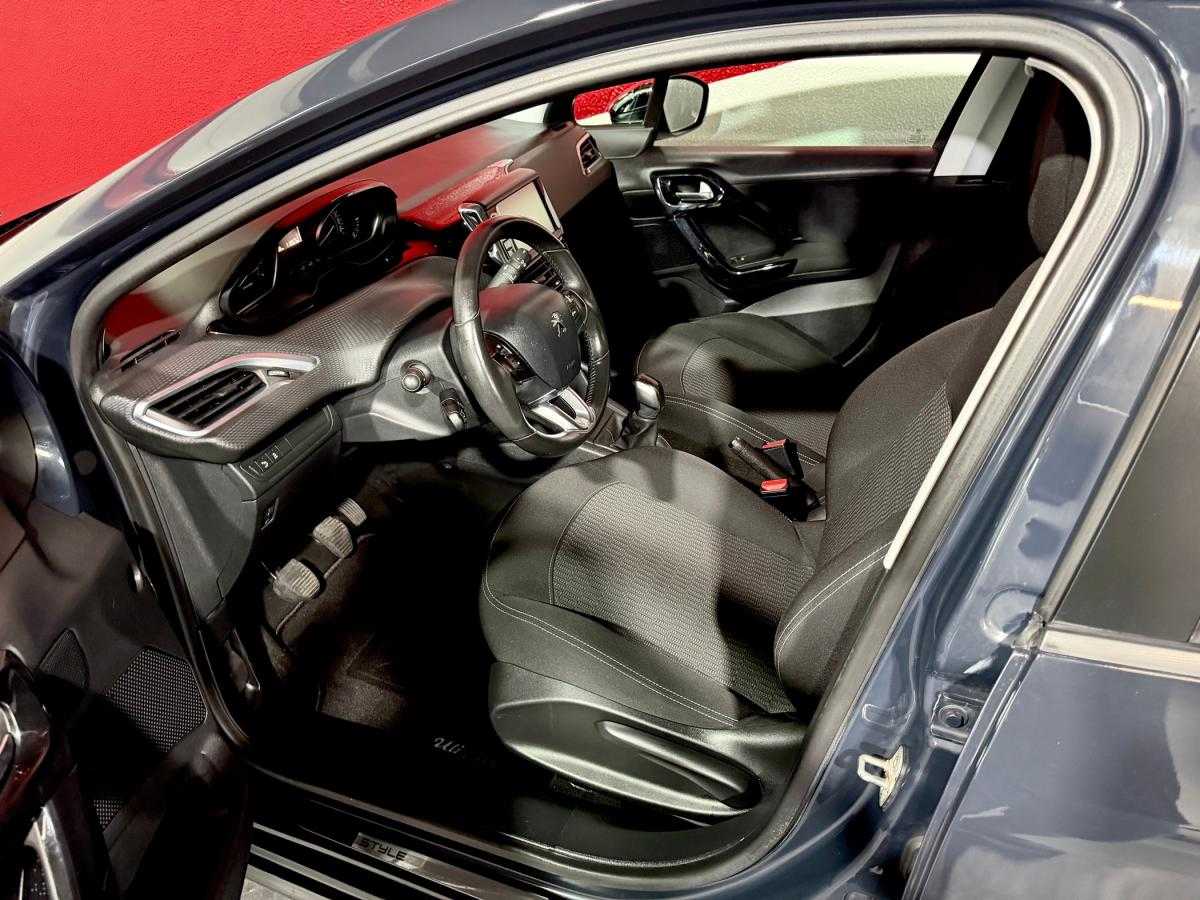 peugeot-208-2017-gasolina-1199cc