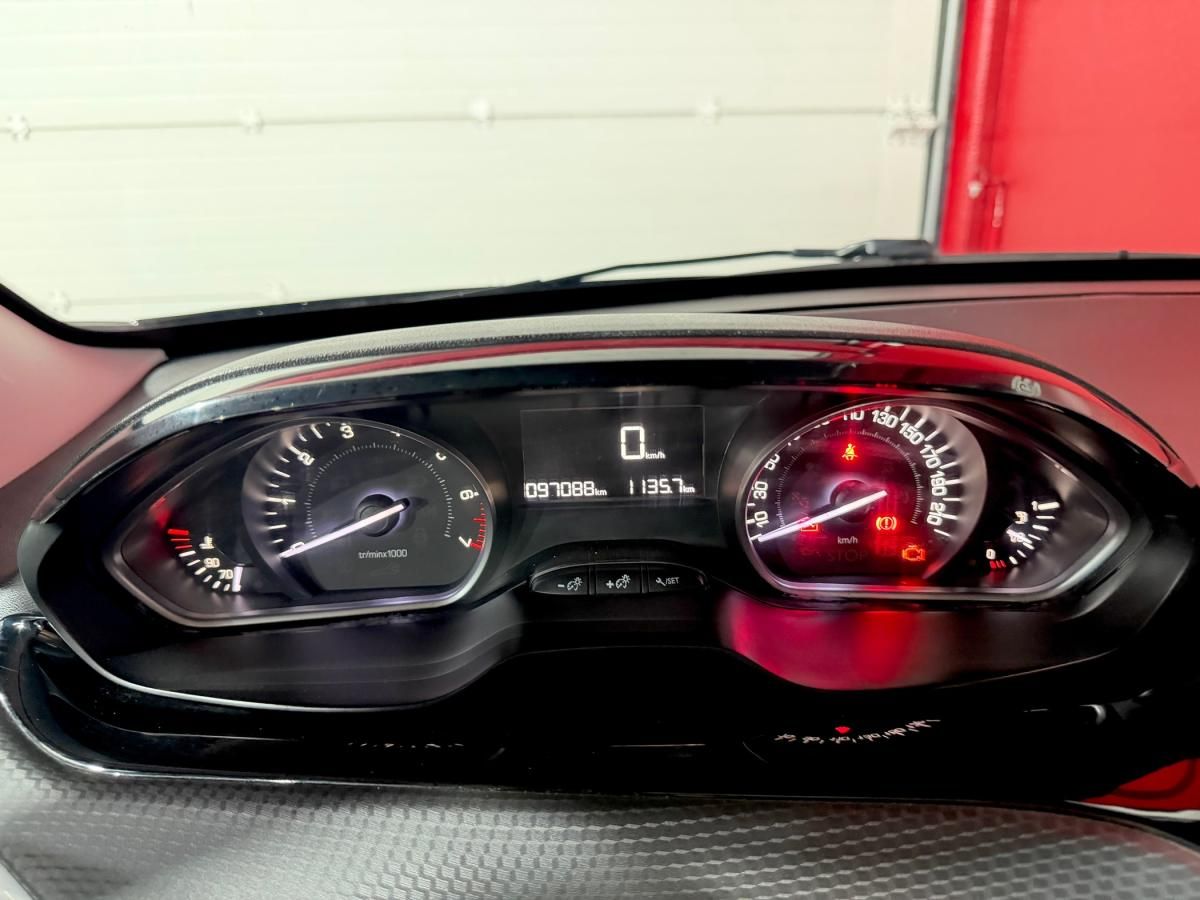 peugeot-208-2017-gasolina-1199cc