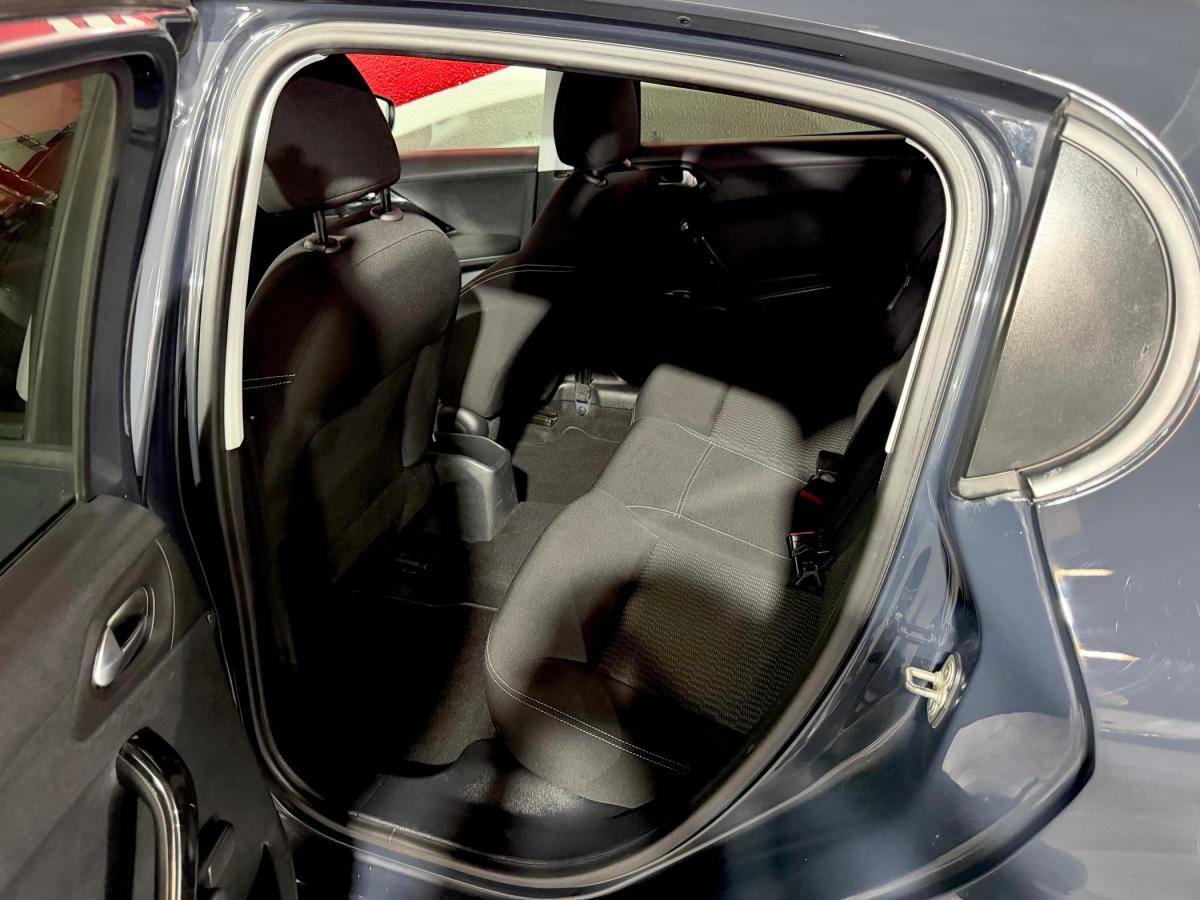 peugeot-208-2017-gasolina-1199cc