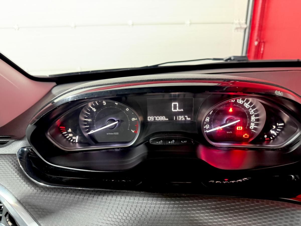 peugeot-208-2017-gasolina-1199cc