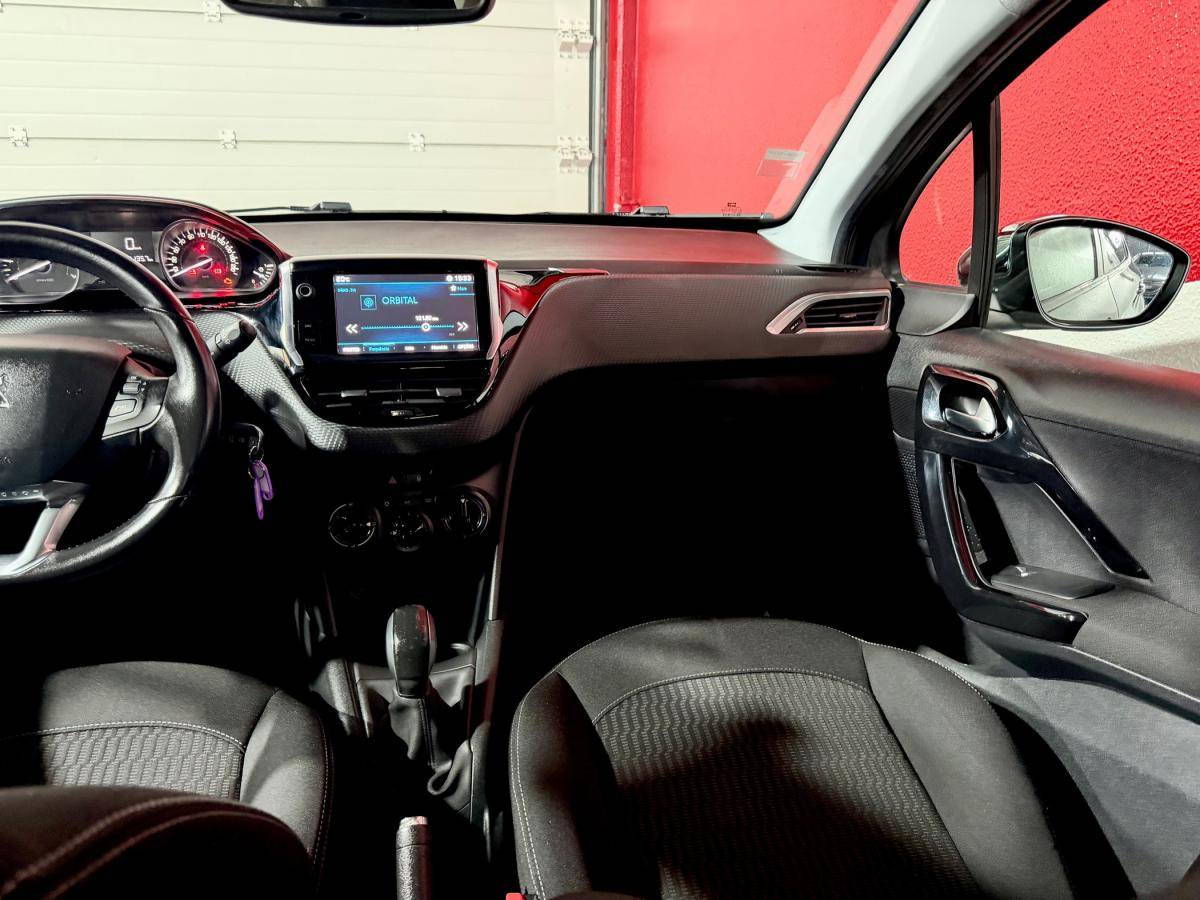 peugeot-208-2017-gasolina-1199cc