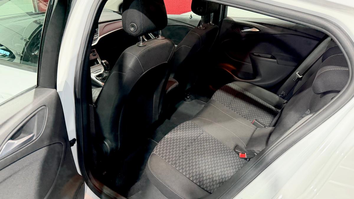 opel-astra-2020-diesel-1496cc