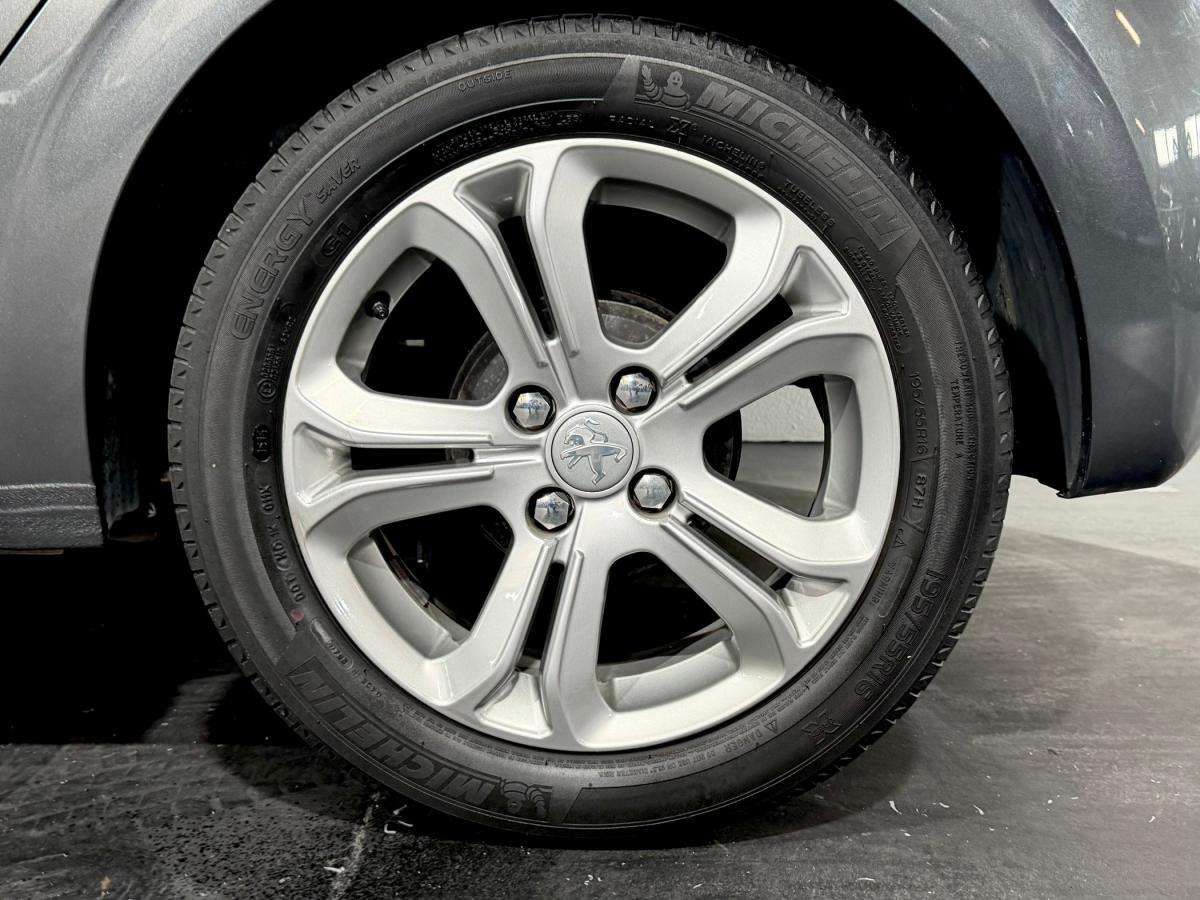 peugeot-208-2015-gasolina-1199cc