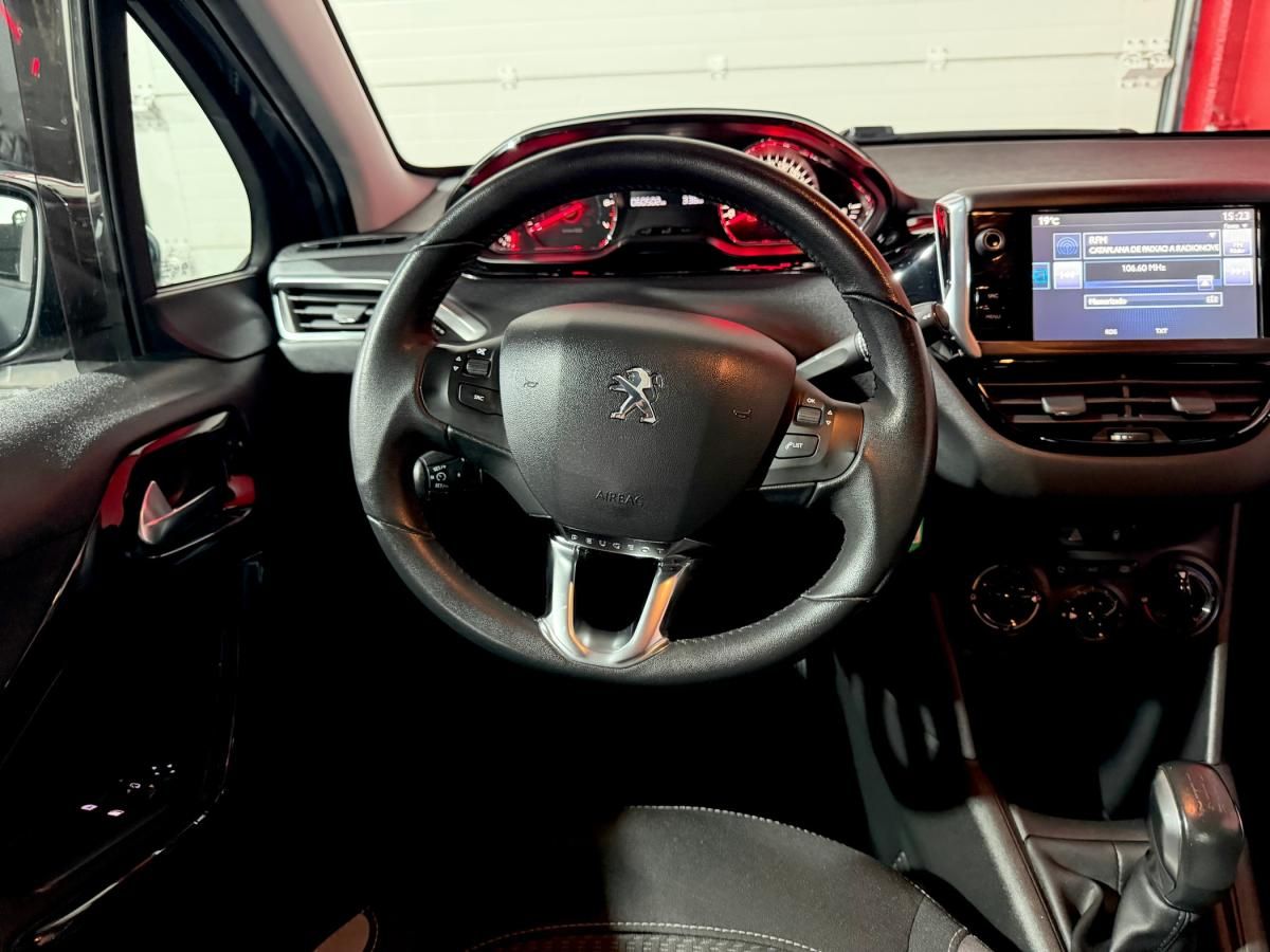 peugeot-208-2015-gasolina-1199cc