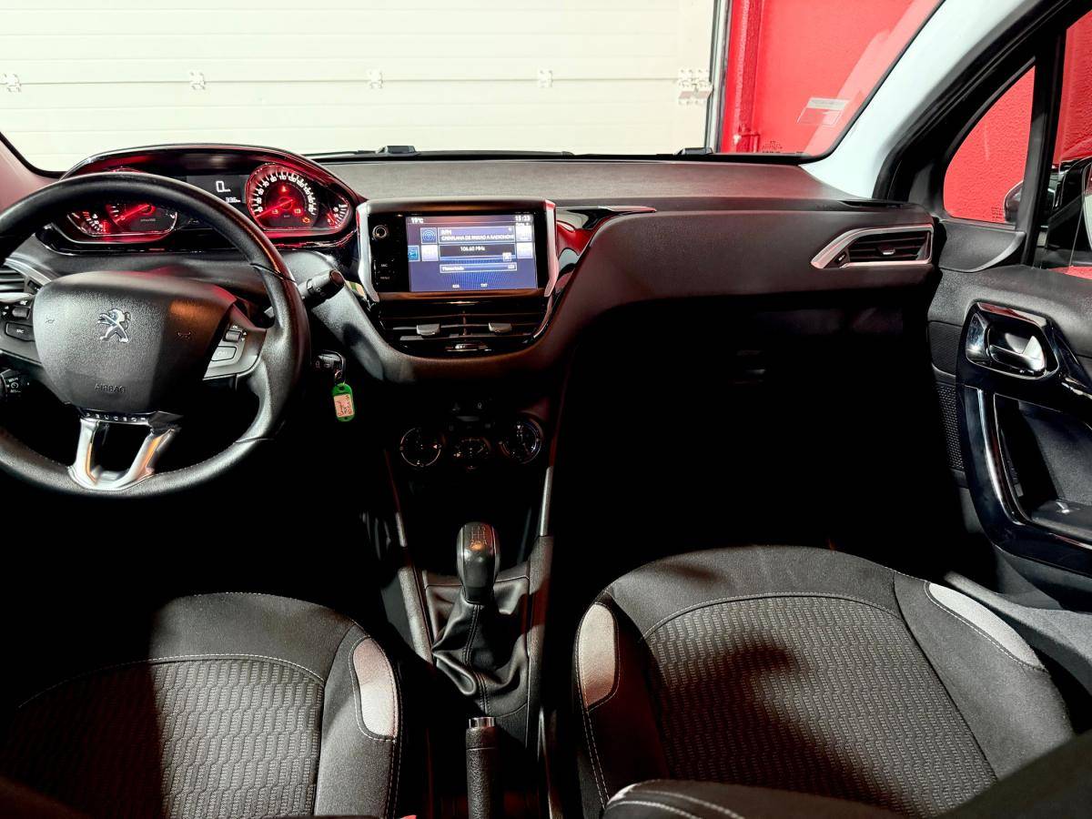 peugeot-208-2015-gasolina-1199cc