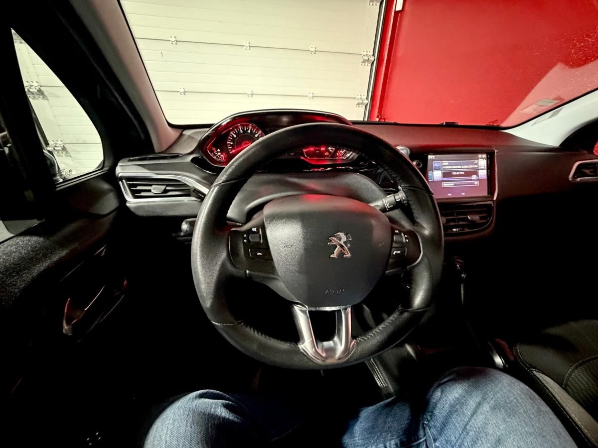 peugeot-208-2015-gasolina-1199cc