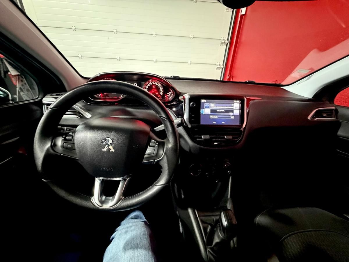 peugeot-208-2015-gasolina-1199cc