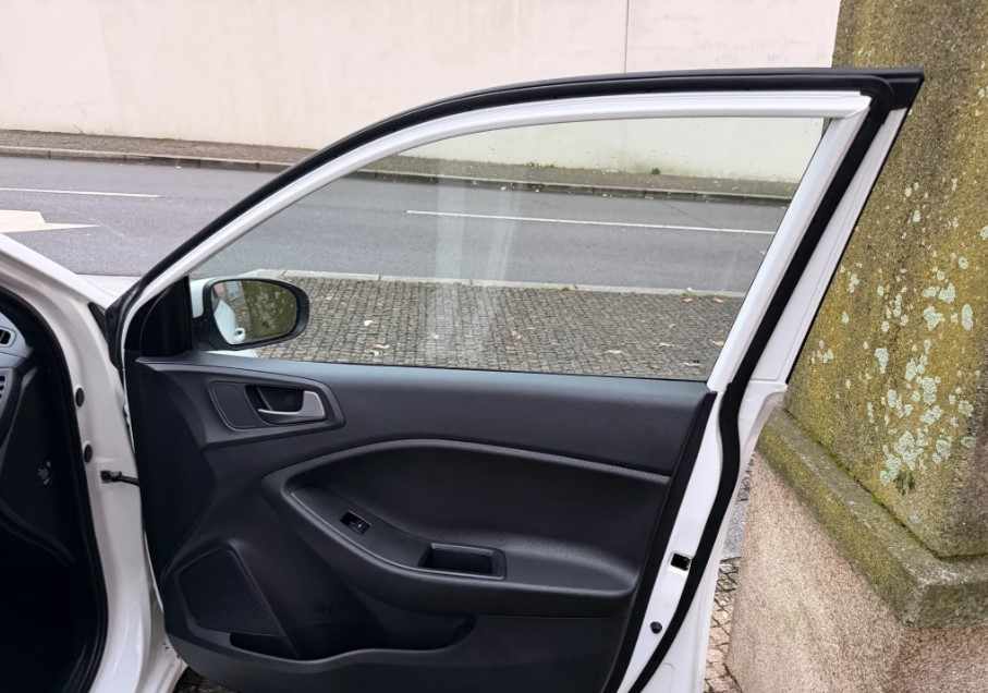 hyundai-i20-1-1-75cv-2017-diesel-1120cc