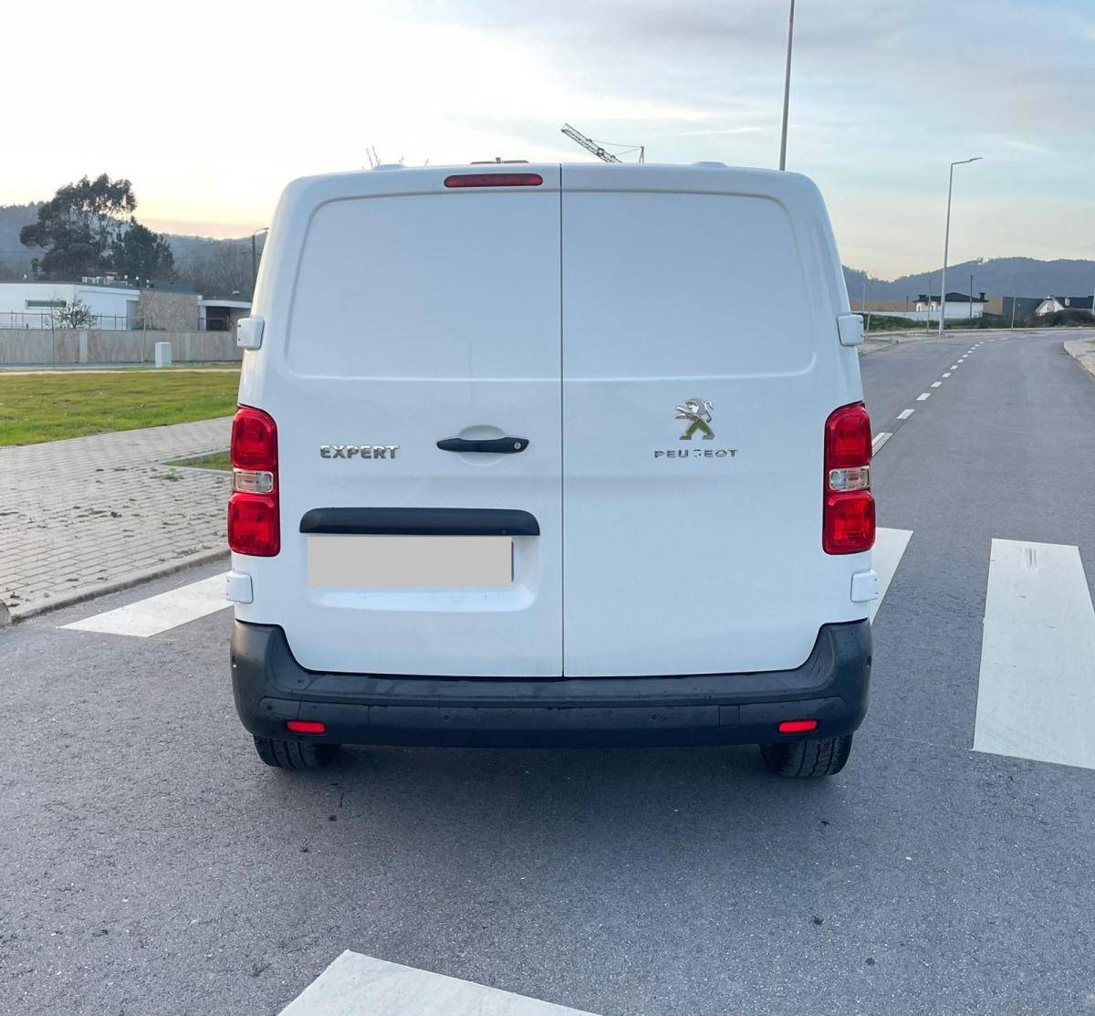 peugeot-expert-2021-diesel-1499cc