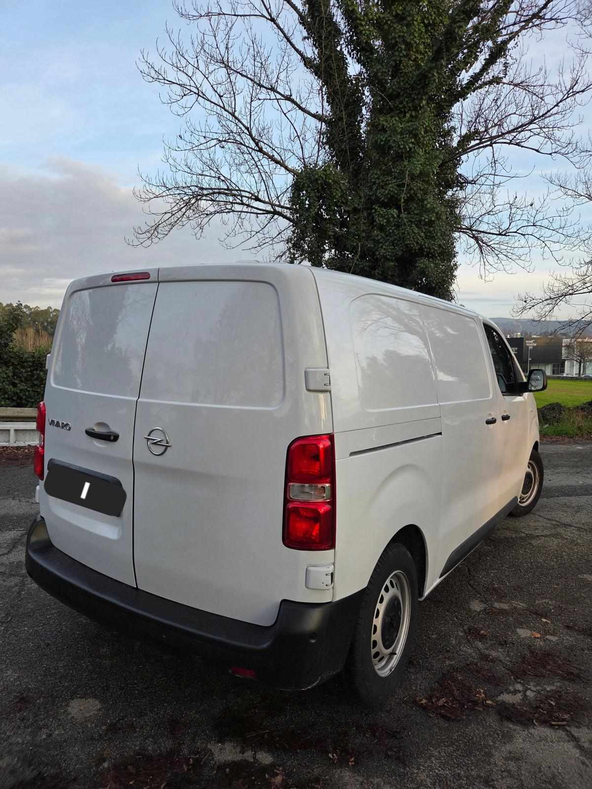 opel-vivaro-2023-diesel-1499cc