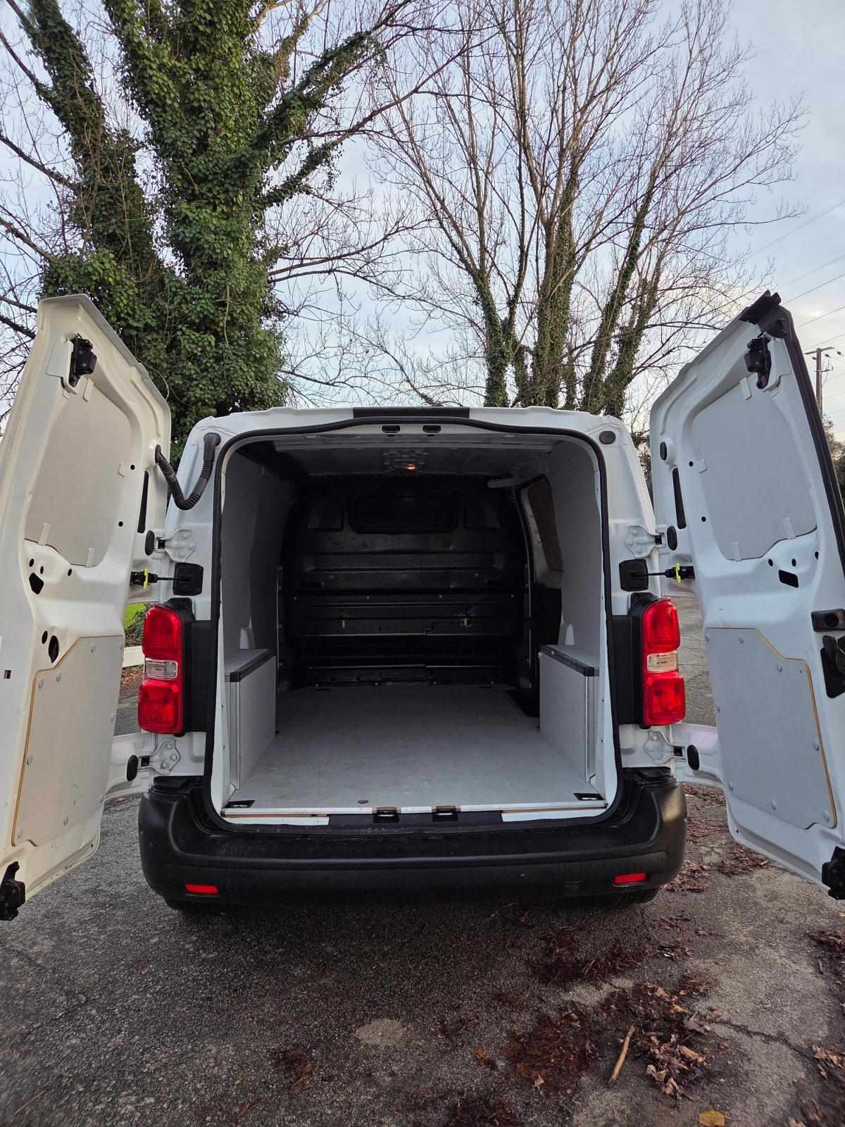 opel-vivaro-2023-diesel-1499cc