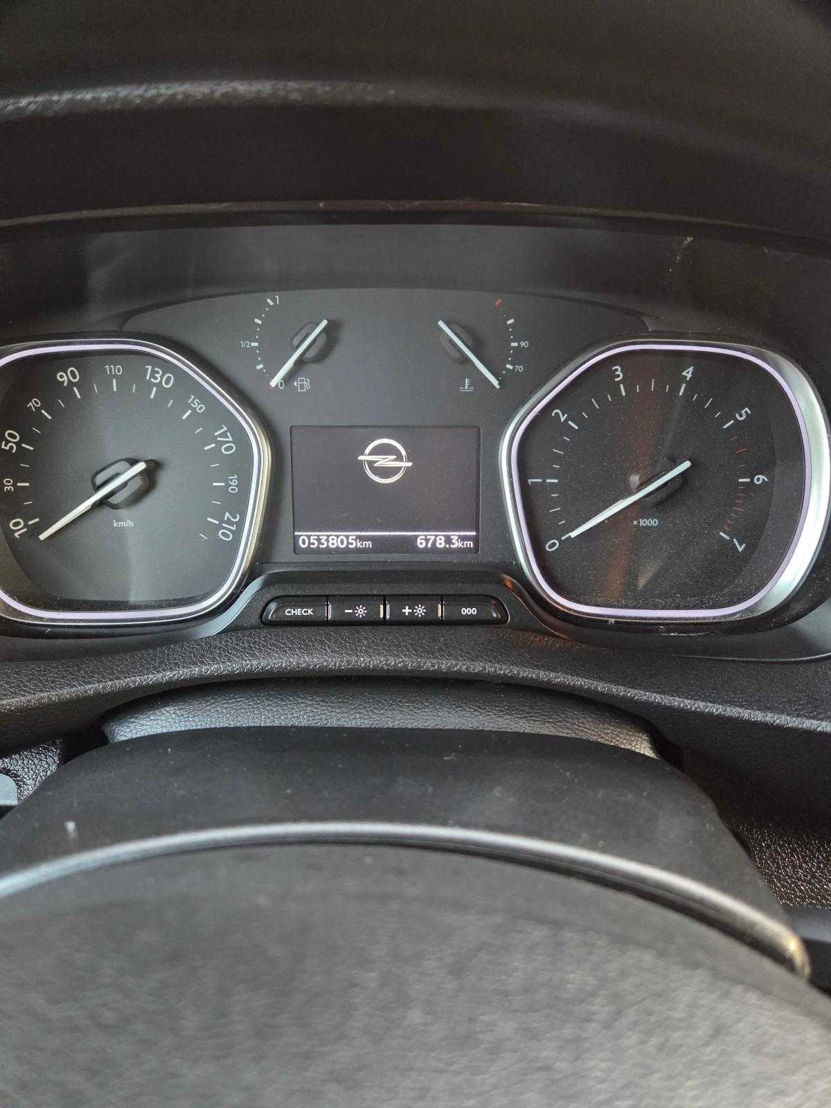 opel-vivaro-2023-diesel-1499cc