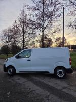 opel-vivaro-2023-diesel-1499cc