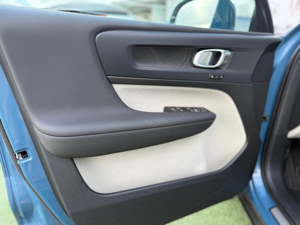 volvo-xc40-2023-hibrido-a-gasolina-1477cc