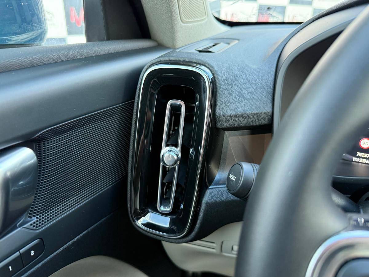 volvo-xc40-2023-hibrido-a-gasolina-1477cc