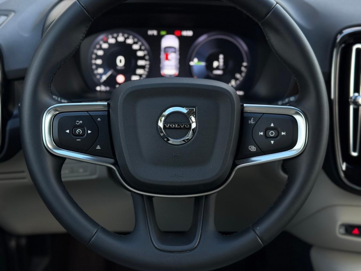 volvo-xc40-2023-hibrido-a-gasolina-1477cc