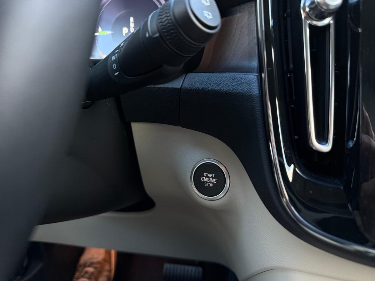 volvo-xc40-2023-hibrido-a-gasolina-1477cc