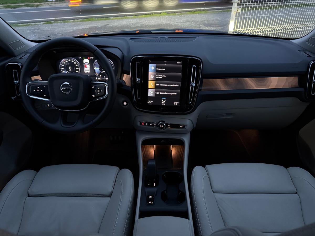 volvo-xc40-2023-hibrido-a-gasolina-1477cc