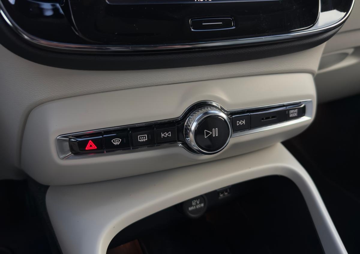 volvo-xc40-2023-hibrido-a-gasolina-1477cc