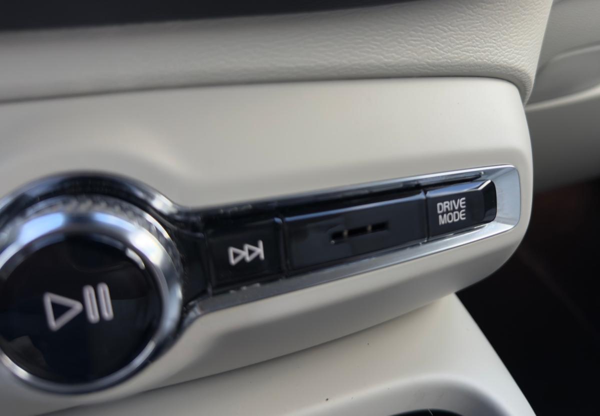 volvo-xc40-2023-hibrido-a-gasolina-1477cc