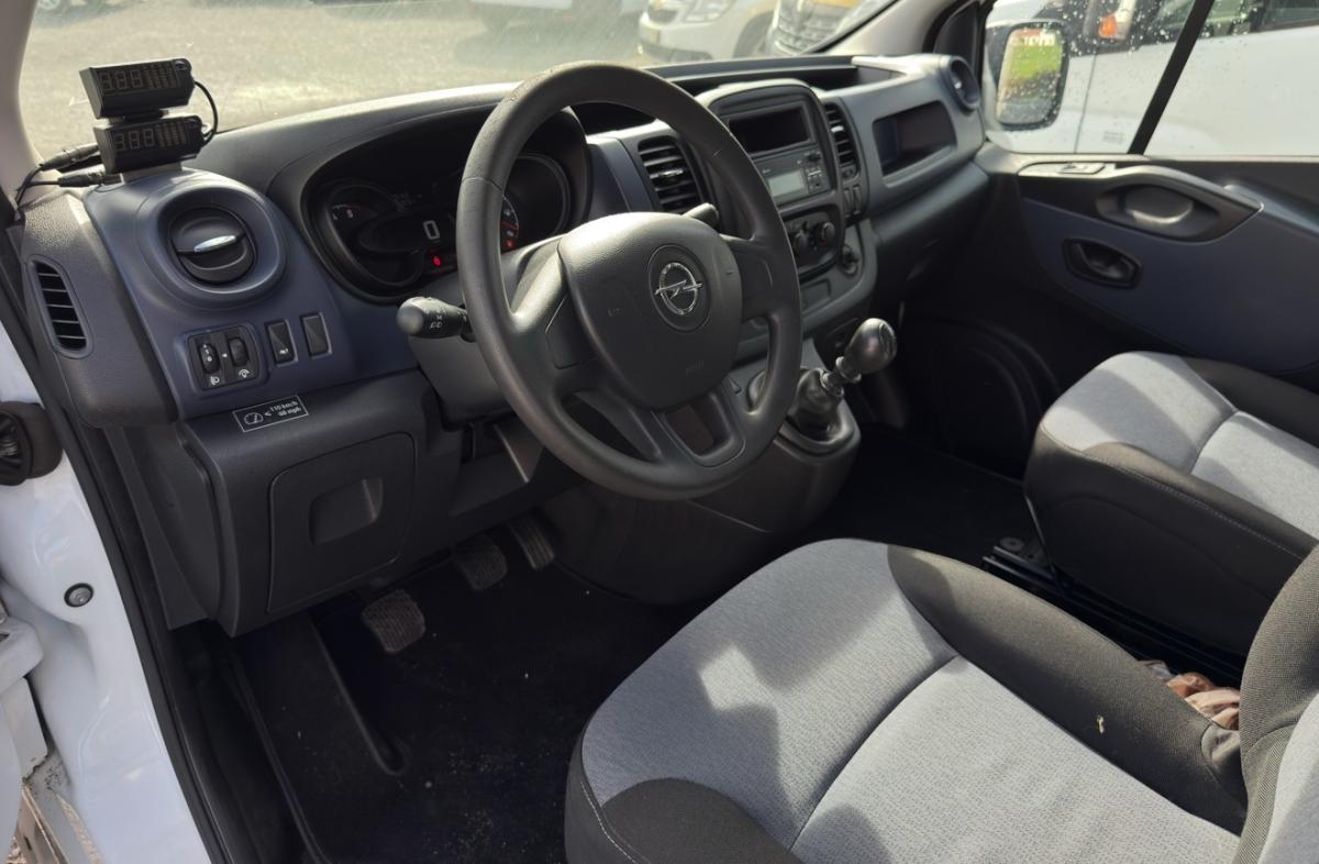 opel-vivaro-2018-diesel-1598cc
