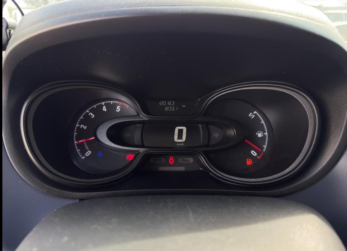 opel-vivaro-2018-diesel-1598cc