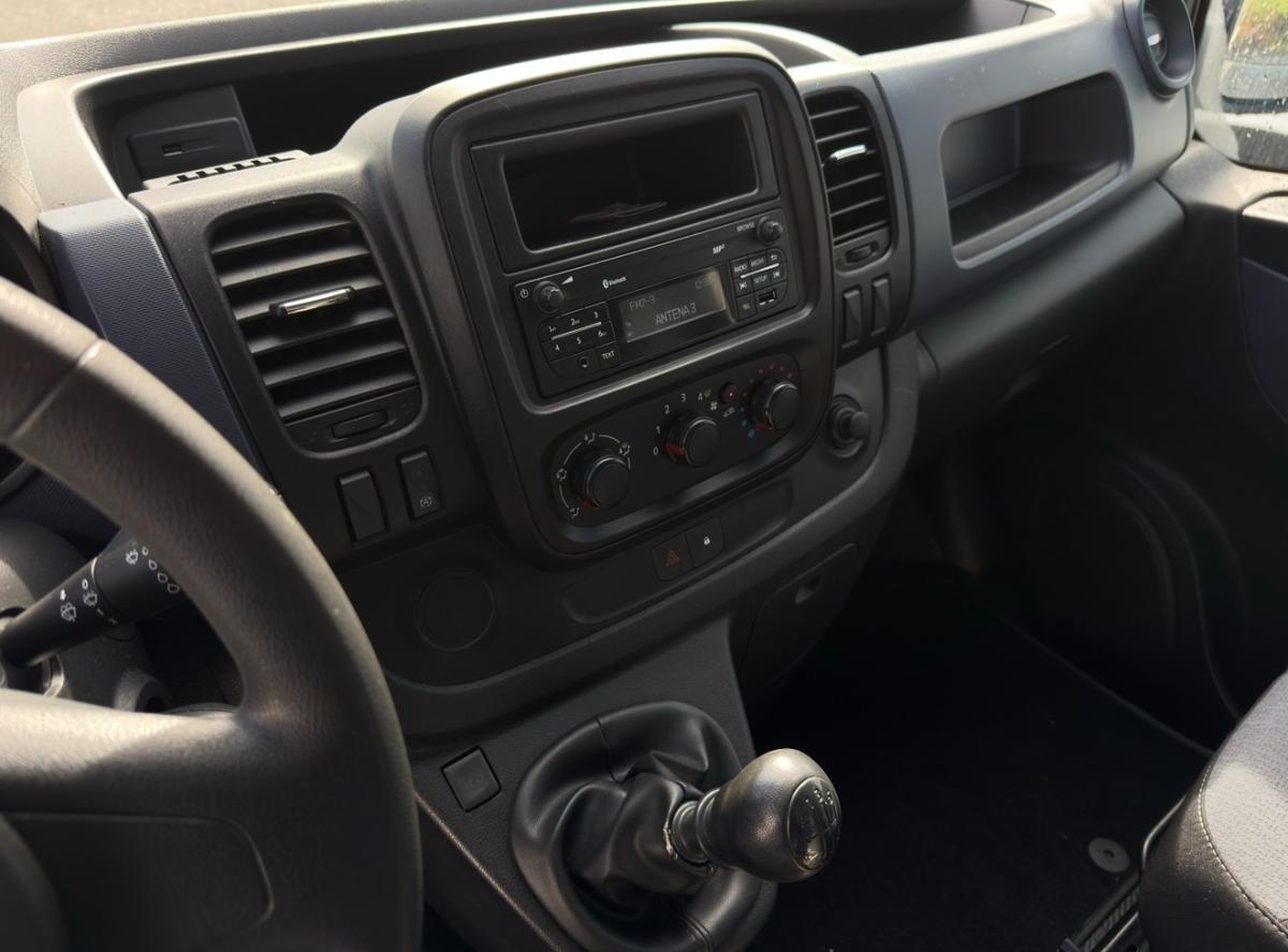 opel-vivaro-2018-diesel-1598cc