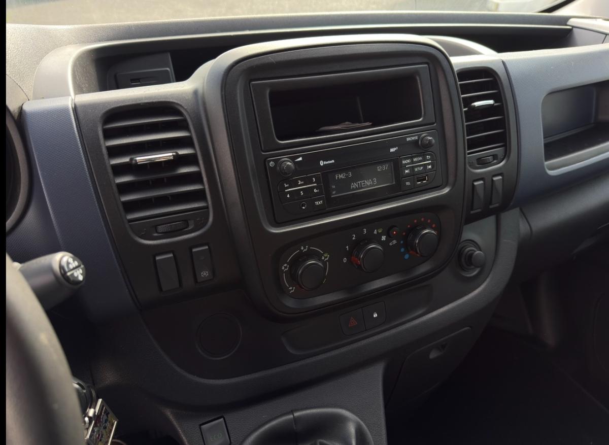 opel-vivaro-2018-diesel-1598cc