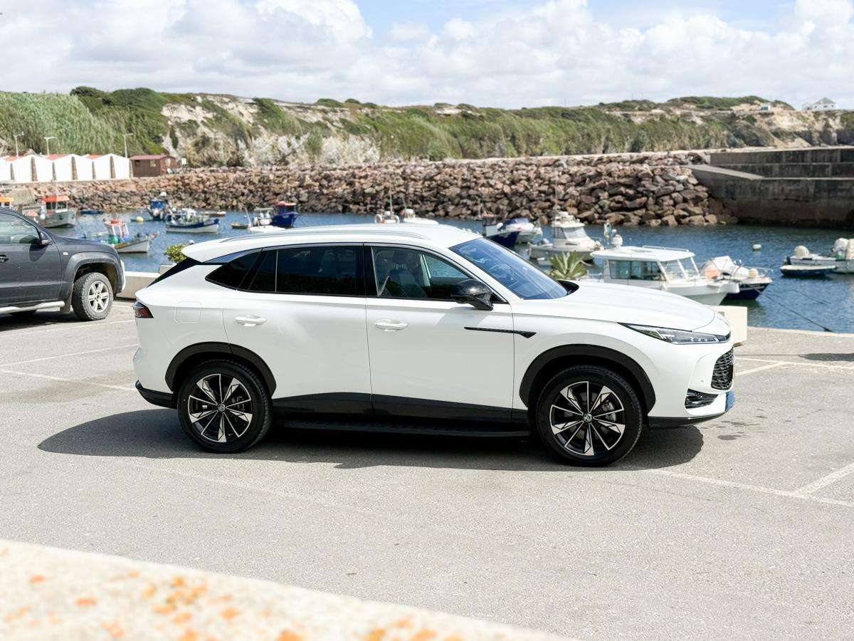 mg-hs-2025-hibrido-a-gasolina-1490cc